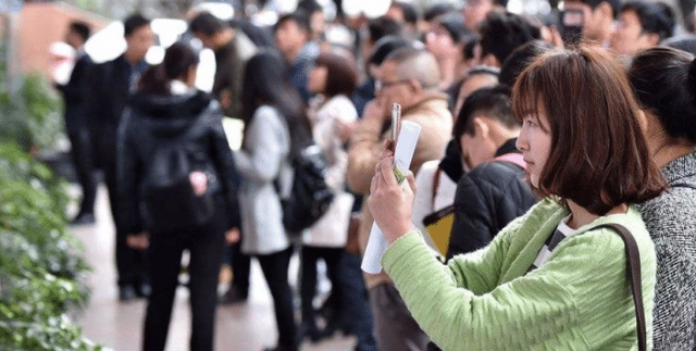 “城市抢人大战”升级，毕业生落户条件再放宽，网友纷纷吐槽